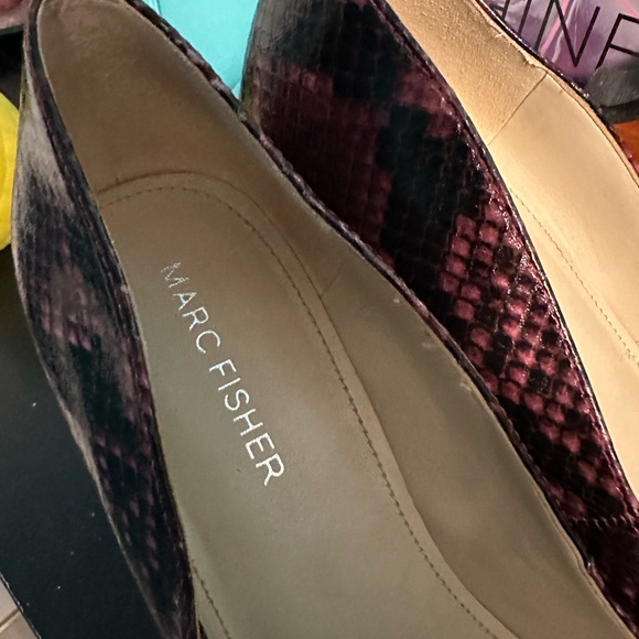 𝐌𝐚𝐫𝐜 𝐟𝐢𝐬𝐡𝐞𝐫 𝐬𝐧𝐚𝐤𝐞𝐬𝐤𝐢𝐧 𝐡𝐞𝐞𝐥𝐬 - Picture 3 of 3